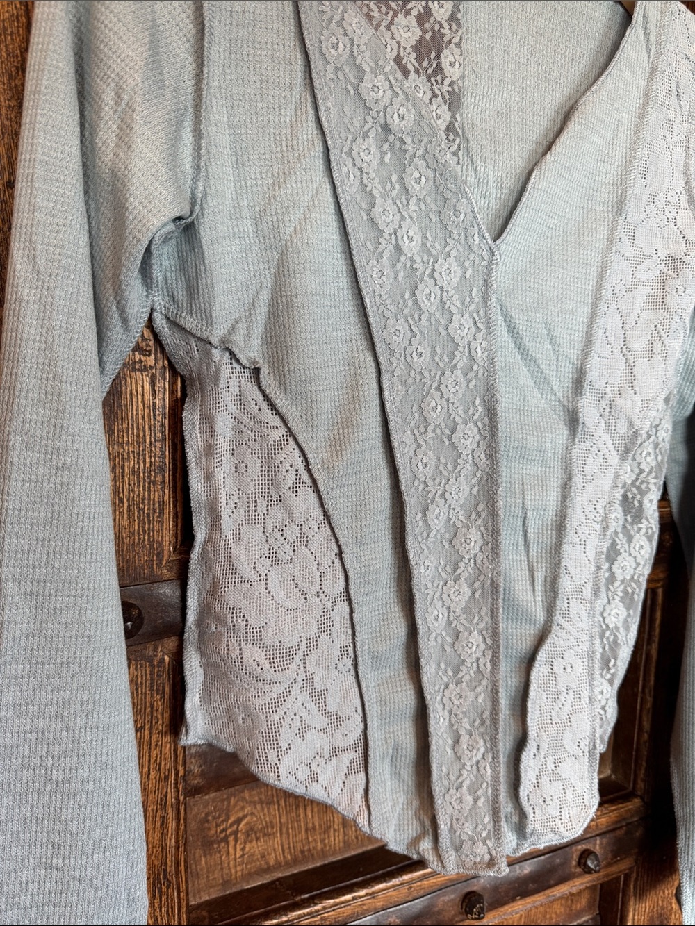 POL Light Blue Lace Panel V-Neck Long Sleeve Top - Picture 2 of 5